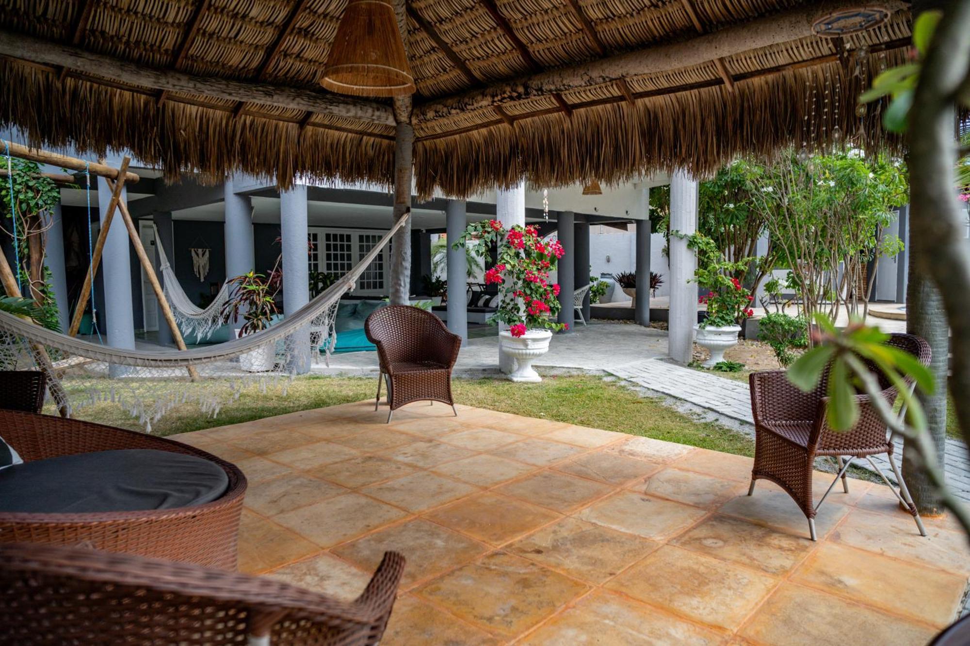 Отель Pousada Coconut Кумбуко Экстерьер фото